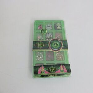 (#105) Wicked Beading Kit Target Exclusive Elphaba Charms NIB Sealed